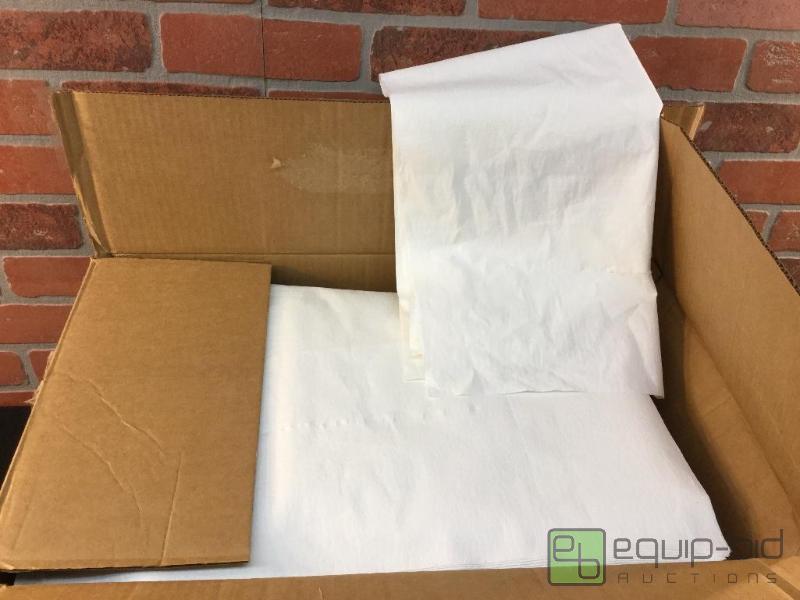 lot 33 image: Disposable Bath Towels  Quantity 400 Conditi...