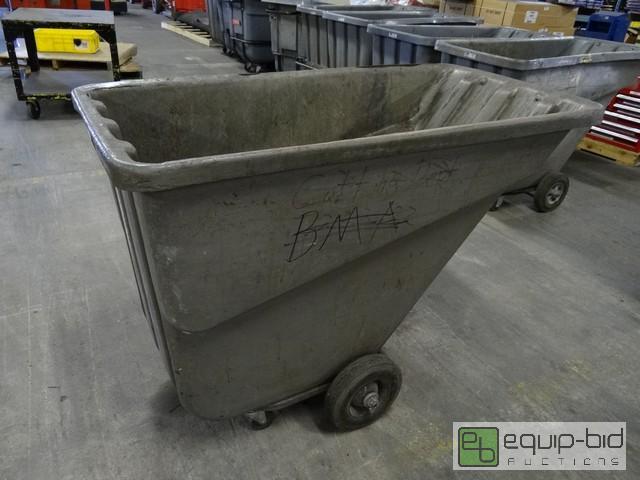 lot 384 image: Rubbermaid .5 Yard Plastic Trash Dump Cart