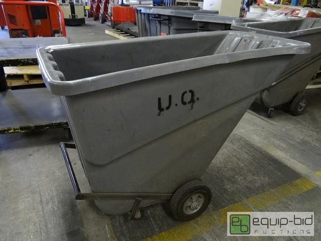 lot 387 image: Rubbermaid .5 Yard Plastic Trash Dump Cart