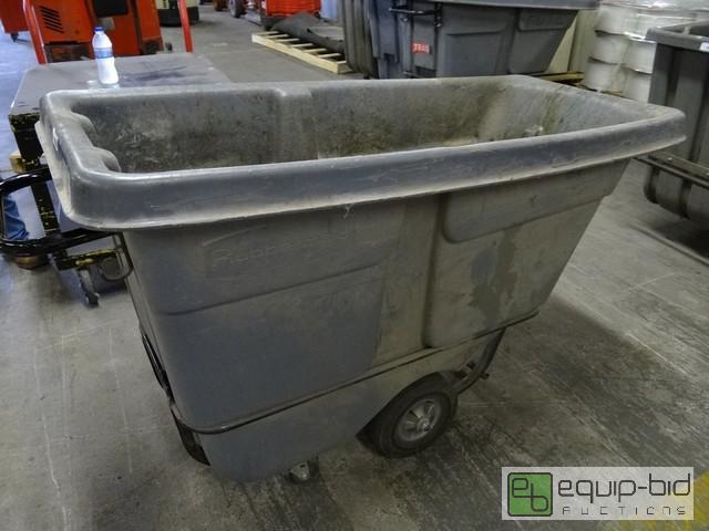 lot 389 image: Rubbermaid .5 Yard Plastic Trash Dump Cart