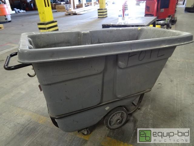 lot 390 image: Rubbermaid .5 Yard Plastic Trash Dump Cart