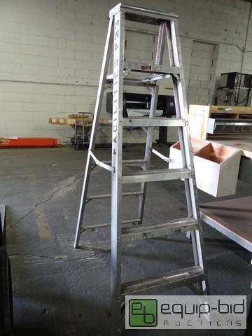 lot 399 image: 6ft Tall Aluminum Step Ladder