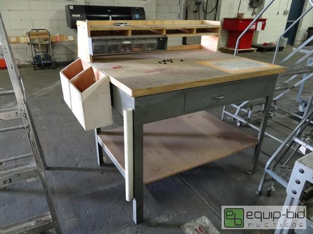 lot 502 image: Wooden Top Metal Frame Work Station