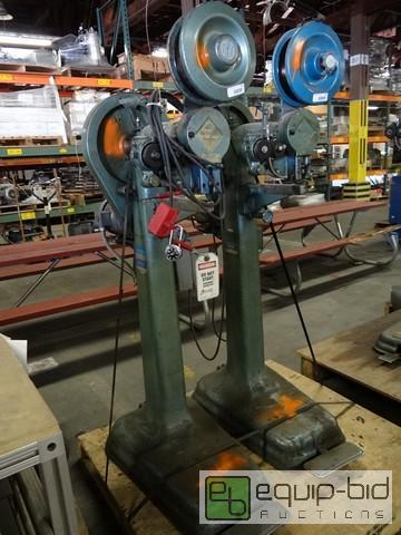 lot 522 image: (1) InterlakeAcme Silver Stitcher Box Stapler