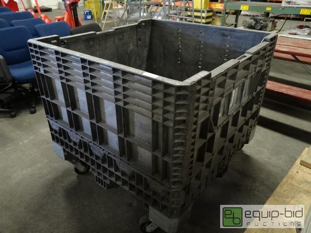 lot 524 image: Plastic Gaylord Pallet Box