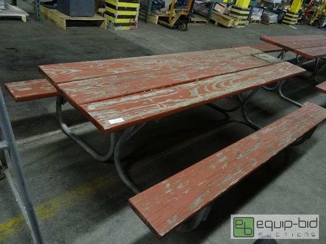 lot 537 image: Wooden Top Metal Frame Picnic Table