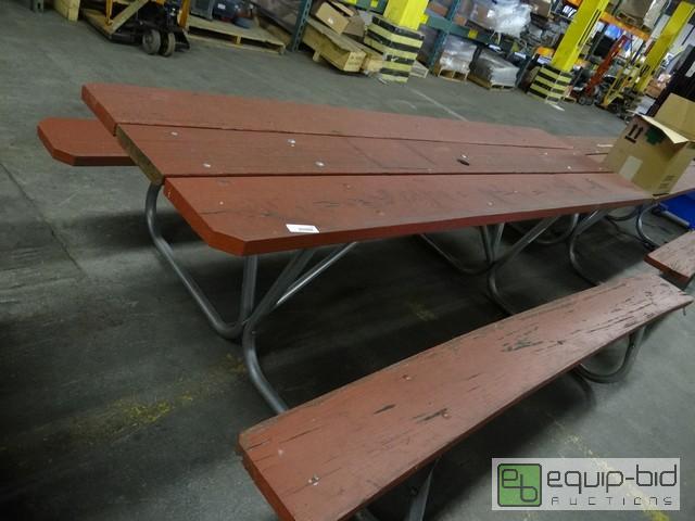 lot 538 image: Wooden Top Metal Frame Picnic Table