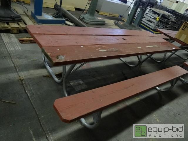 lot 539 image: Wooden Top Metal Frame Picnic Table