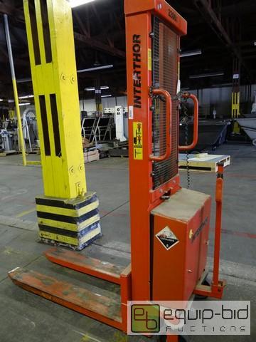 lot 546 image: Interthor Electric lift Fork Lift