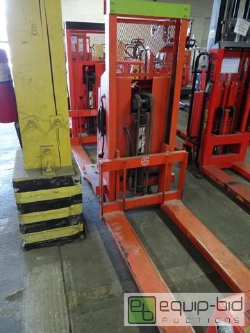 lot 548 image: Presto  Lee Electric Lift Forklift