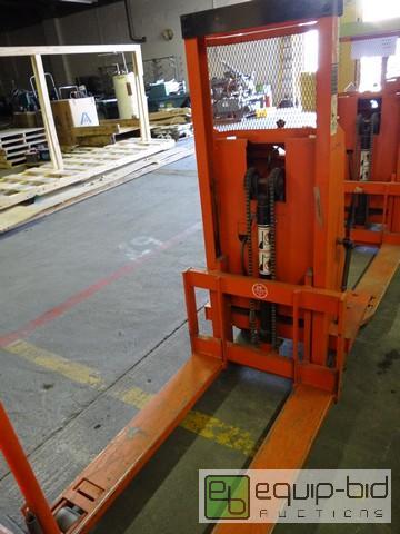 lot 549 image: Presto  Lee Electric Lift Forklift