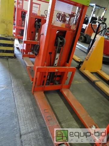 lot 550 image: Presto  Lee Electric Lift Forklift