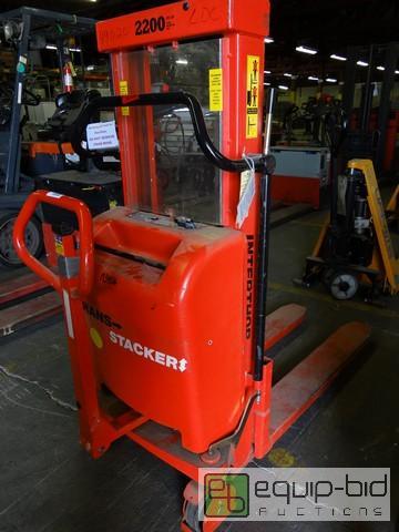lot 555 image: Interthor Trans Stacker Electric Lift Forklift