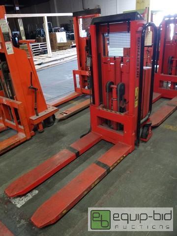 lot 560 image: Interthor Trans Positioner Electric Lift Forklift