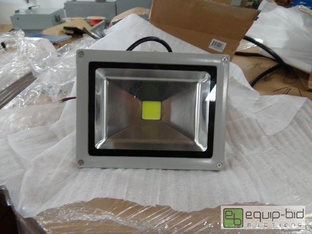 lot 567A image: (1) New 20 Watt LED Flood Light With Remote