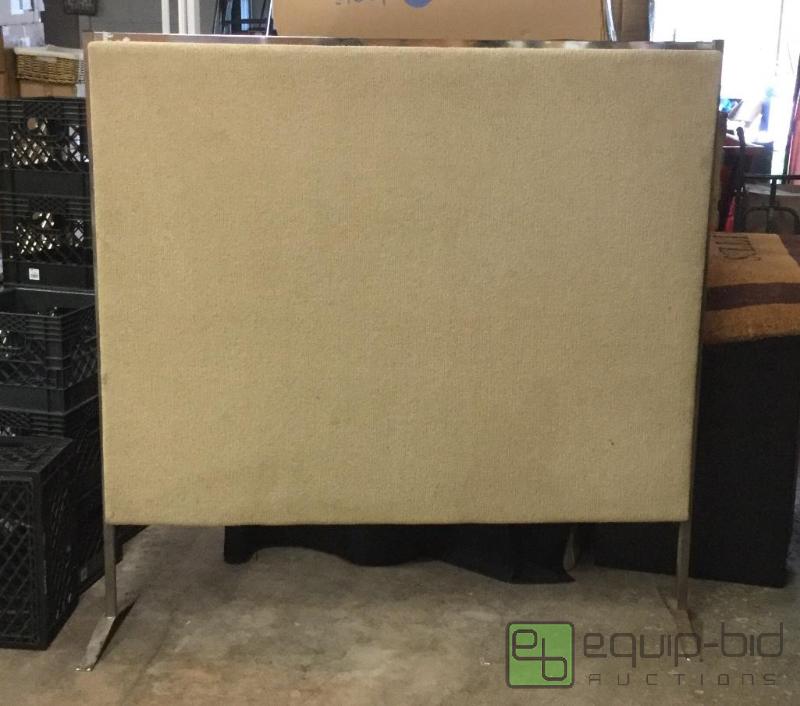 lot 163 image: Office Divider Wall  Quantity 1 Condition U...