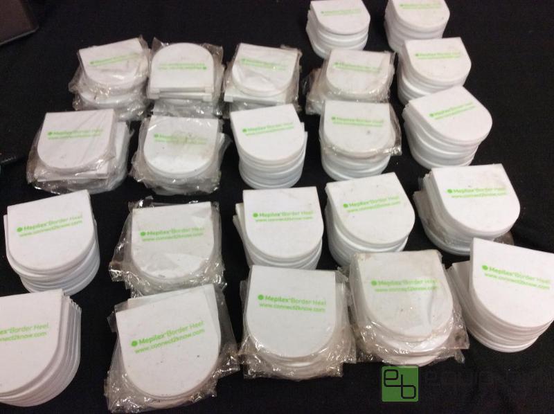 lot 18 image: Small Compact Mirrors  Quantity 120 Color W...