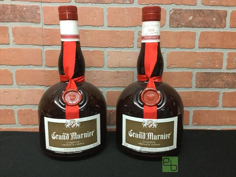 lot 46 image: Grand Marnier&nbspHeavy Acrylic Display Bott...