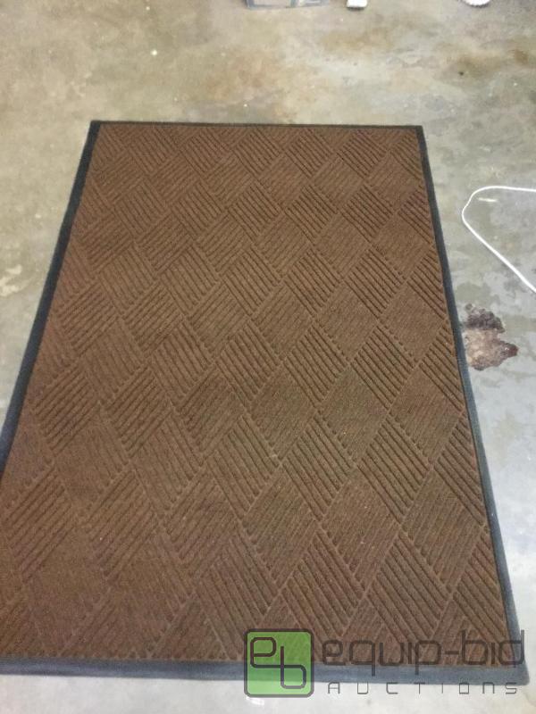 lot 61 image: Commercial Gripping Area Rug  Quantity 1 Col...