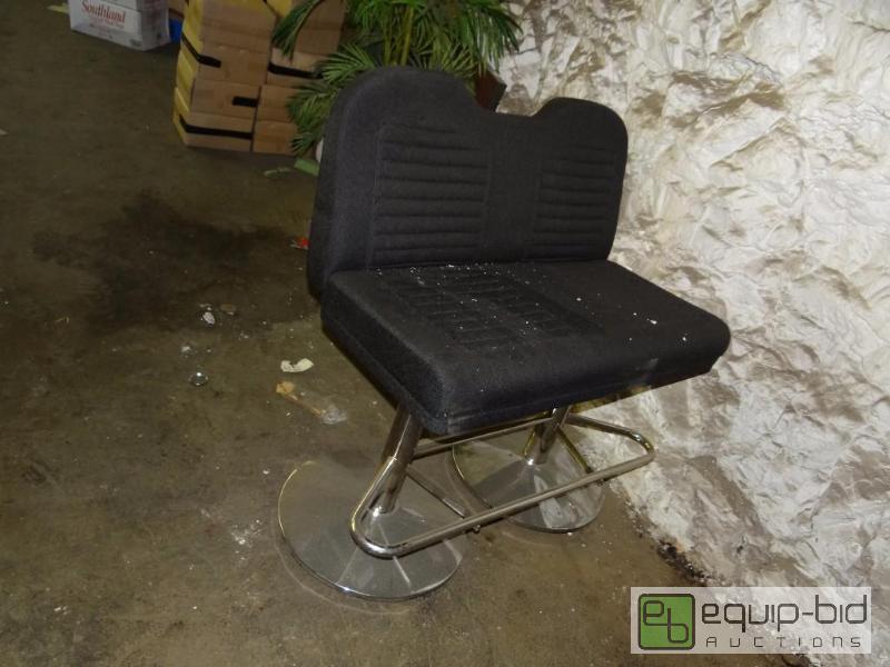 lot 102 image: Double Chrome Base Seat With Foot Rail