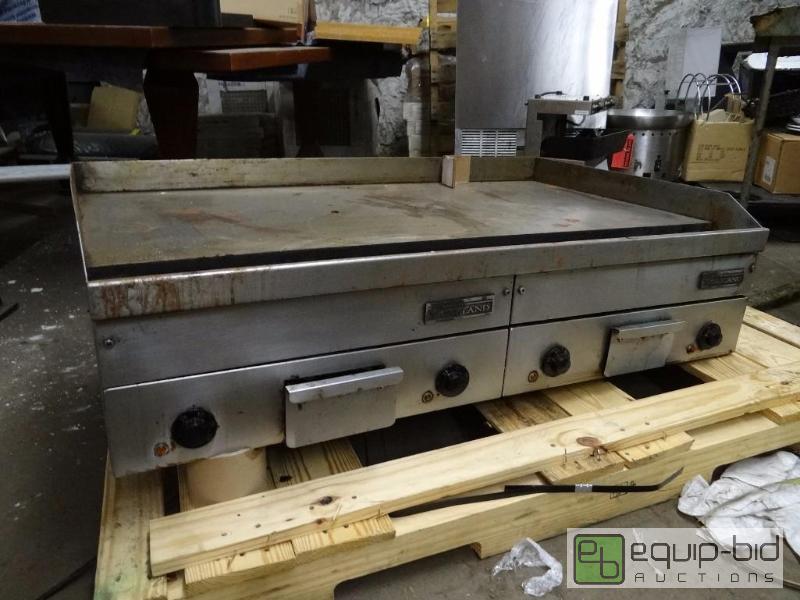 lot 137 image: Garlan 48 Electric Flat top Grill