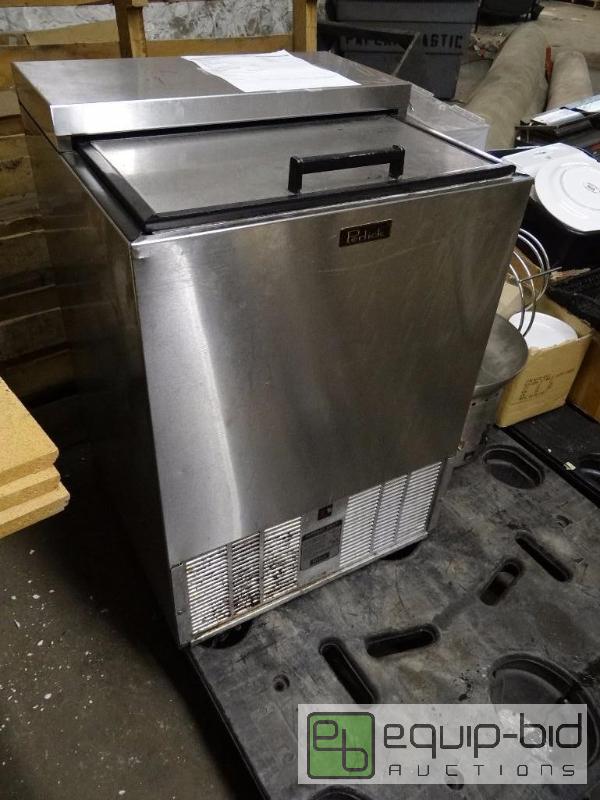 lot 140 image: Perlick 24  Stainless Bottle Box on Casters