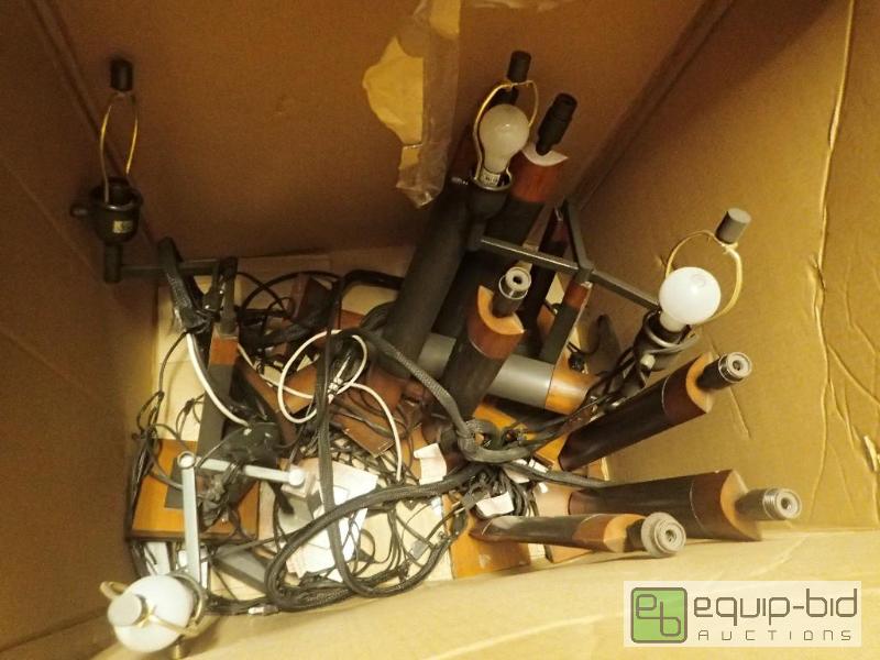 lot 224 image: Large Lot of Countertop Lamp Lighting Fixtures