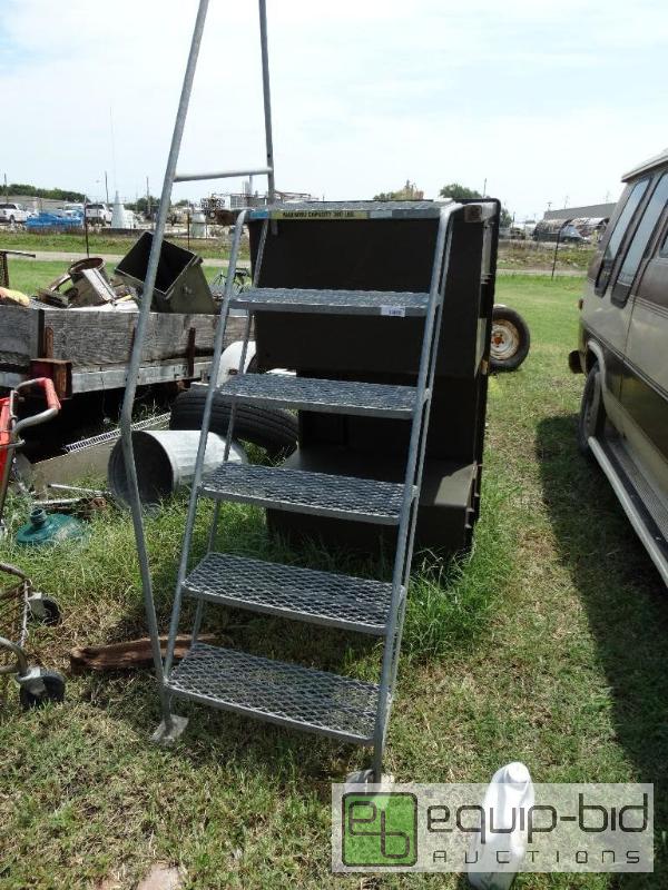 lot 103 image: Ladder for storage trailersemi trailerjob s...