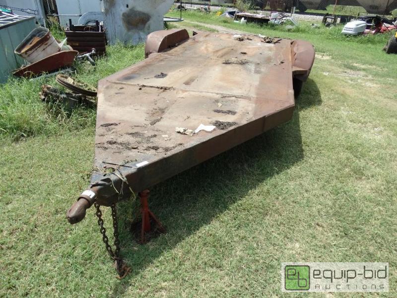lot 104 image: Dual axle utility trailer.  14 ft long. Trail...