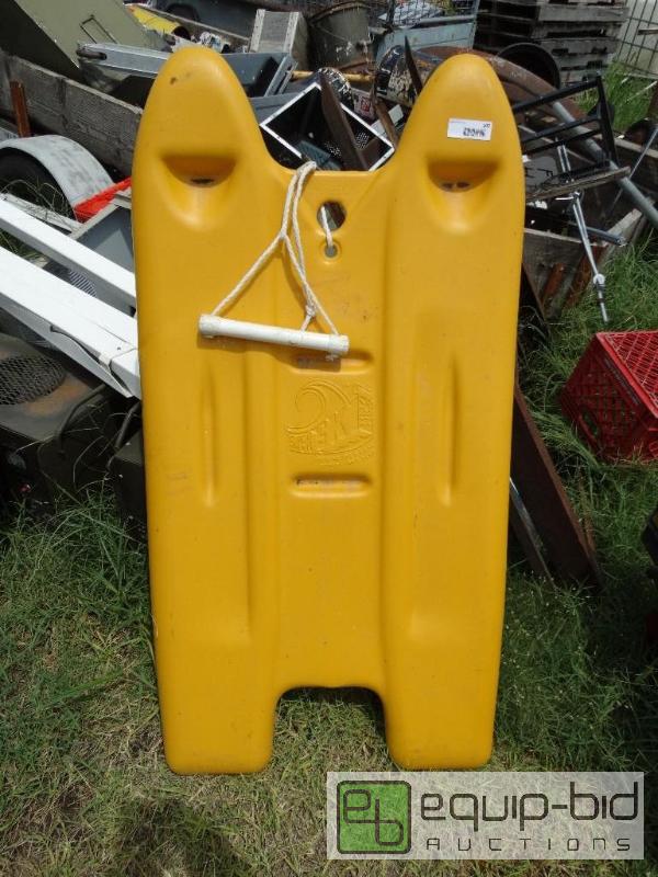 lot 107 image: Super ski board....