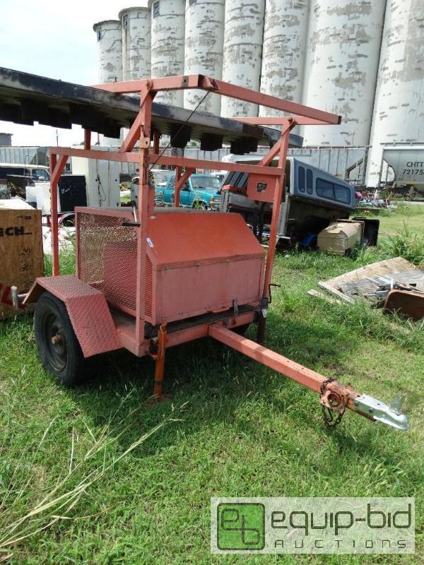 lot 113 image: Traffic control light board. Trailer mounted....