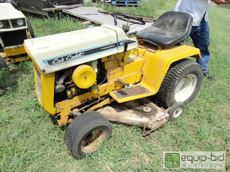 lot 116 image: Cub Cadet 107 lawn tractor with mower deck.  ...