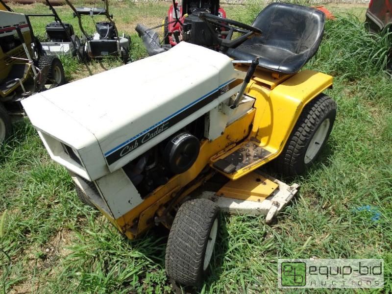lot 117 image: Cub Cadet 149 lawn tractor with mower deck.  ...