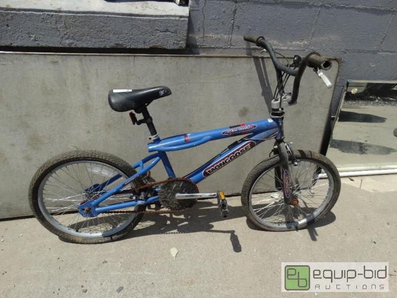 lot 122 image: Mongoose bike....