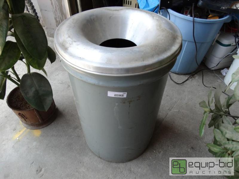 lot 130 image: Trash can with top....