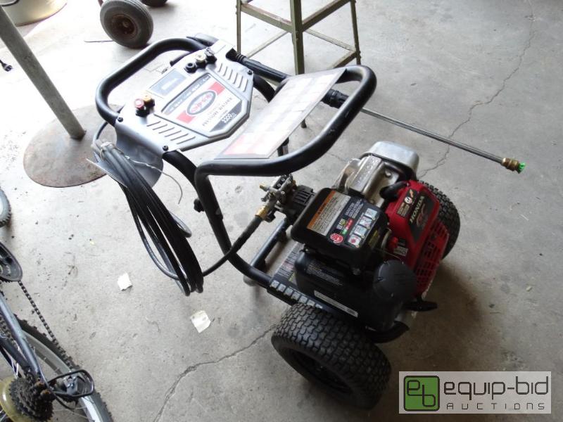 lot 131 image: Simpson premium pressure washer.  3200 psi. H...