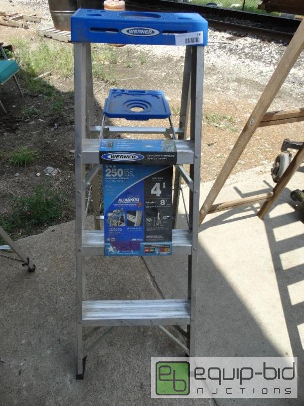 lot 147 image: New Werner 4 ft aluminum ladder....