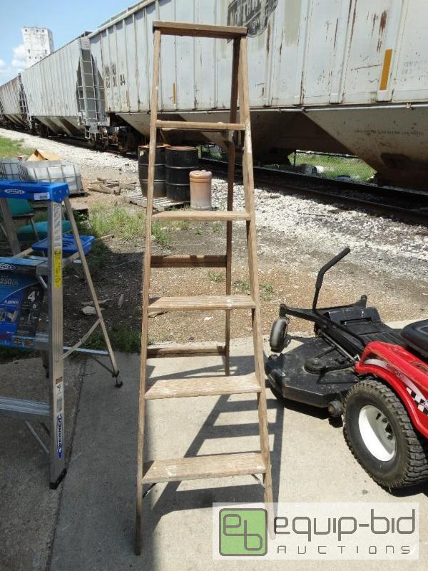 lot 148 image: 6 ft wood ladder....