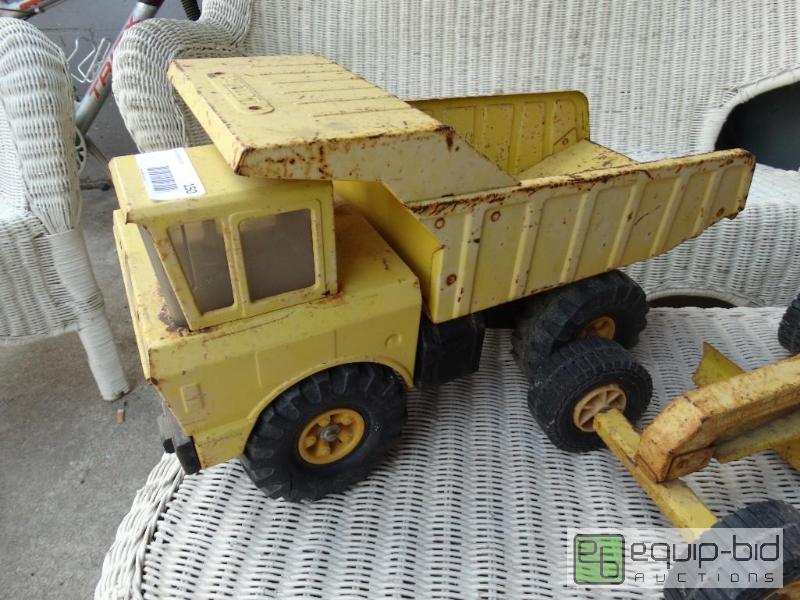 lot 150 image: Tonka truck and Tonka road grader....