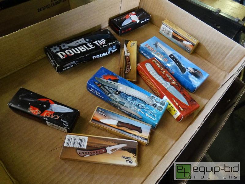 lot 163 image: Lot of 10 new in box pocket knives....