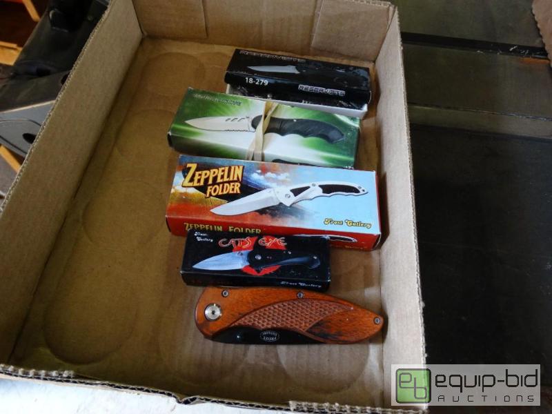 lot 165 image: Lot of 5 new in box pocket knives....