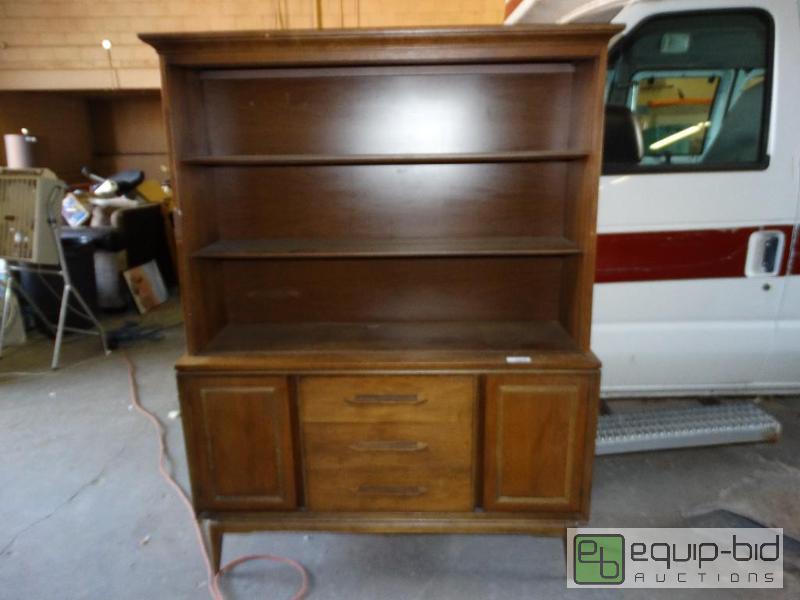 lot 171 image: Vintage china cabinet....