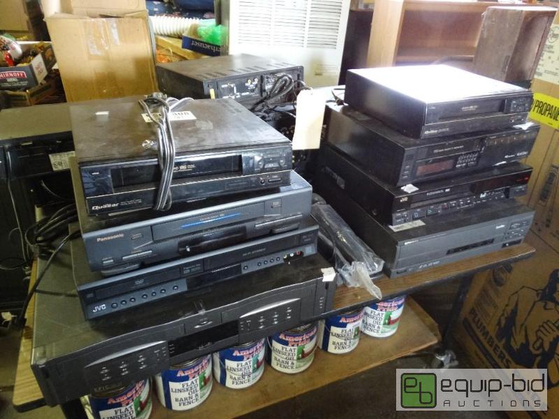 lot 175 image: HUGE lot of VCRs, other electronics....