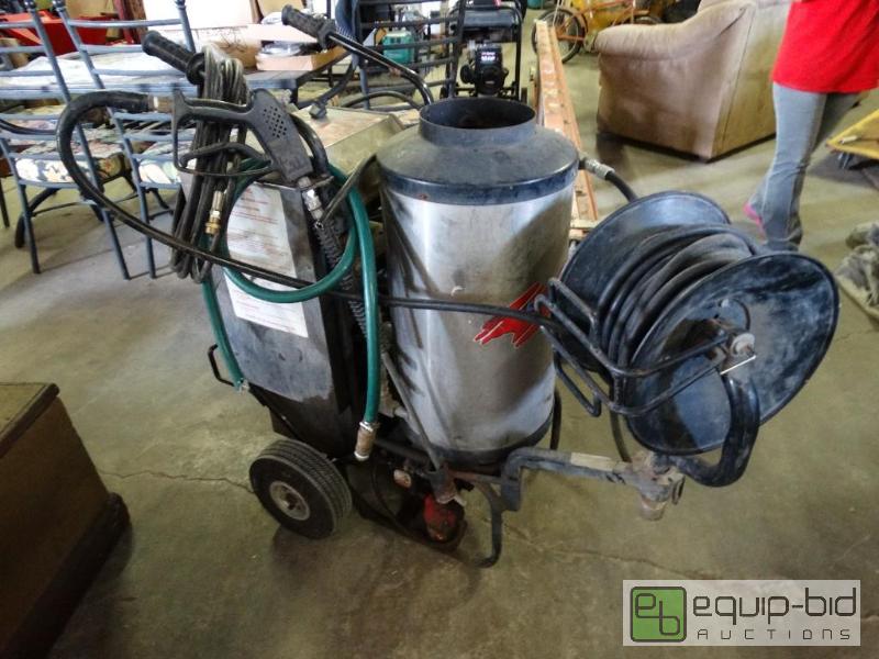 lot 183 image: Raider Gas steam cleanerpressure cleaner....