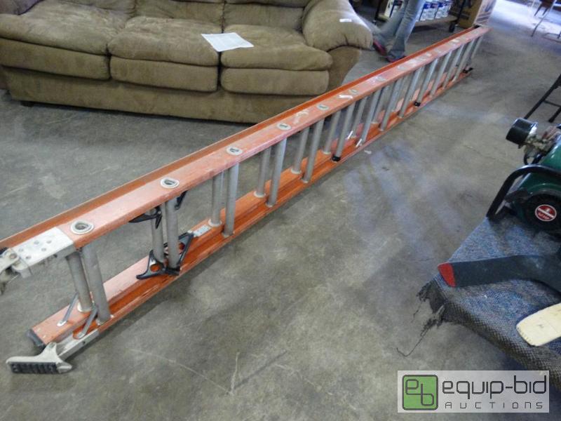 lot 189 image: Approx 28 ft Louisville fiberglass extension ...
