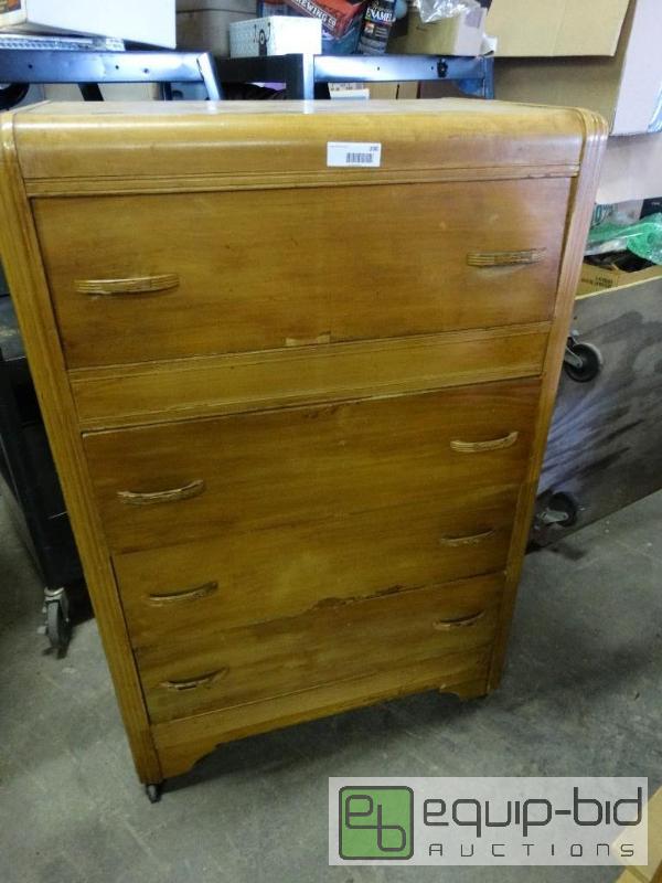 lot 200 image: 4 drawer vintage chest of drawers....