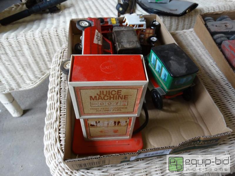 lot 221 image: Lot of various toys and banks....