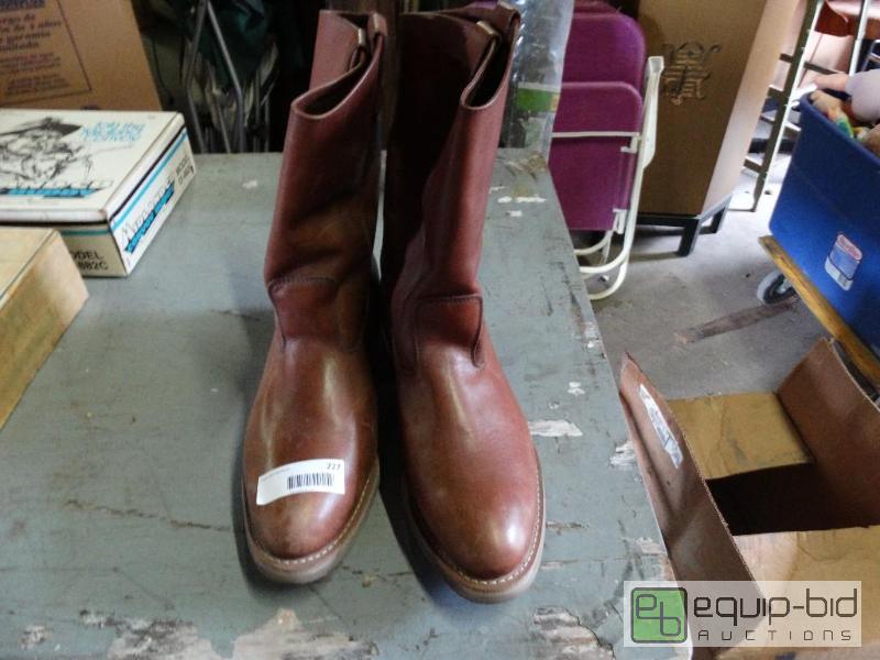 lot 227 image: Rhino size 13 leather boots....