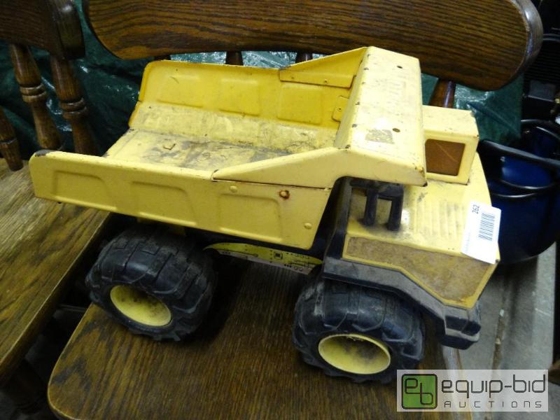 lot 262 image: Tonka dump truck....