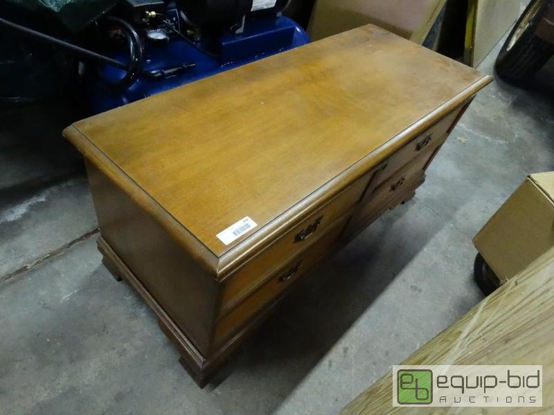 lot 264 image: Lane cedar chest....